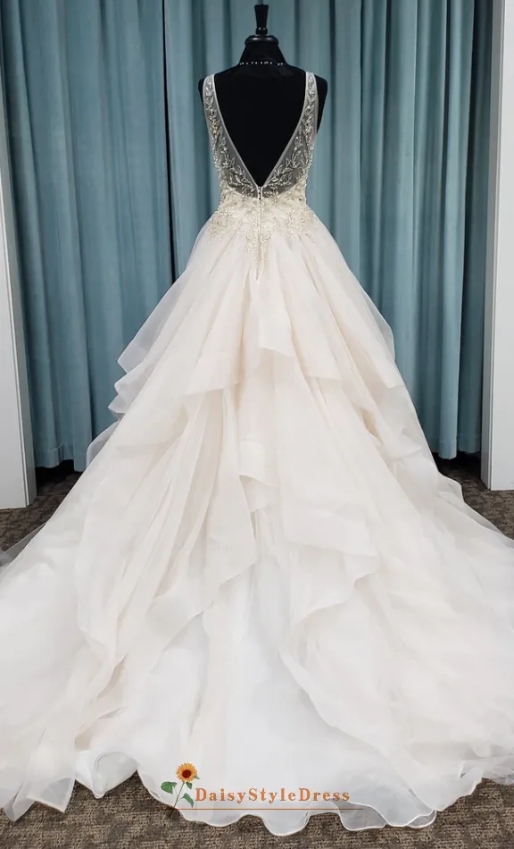 Fashion Tiered Skirt Plus Size Wedding Dress
